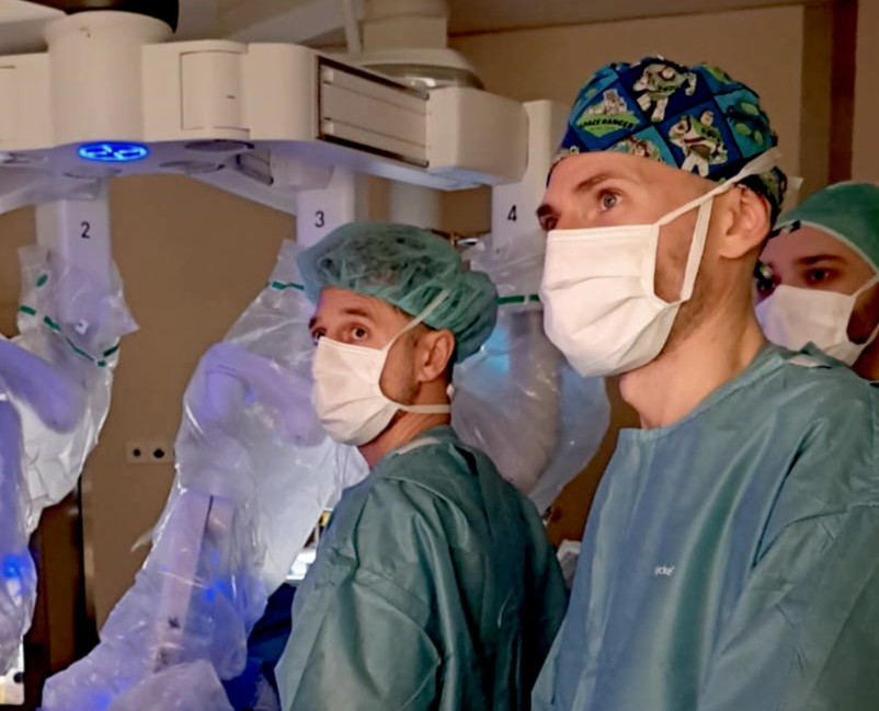 Prime 30 procedure di chirurgia robotica per l’équipe di Chirurgia generale e oncologica del Santa Rosa